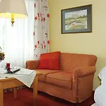 Steinhausers Hochbuhl מלון 3*